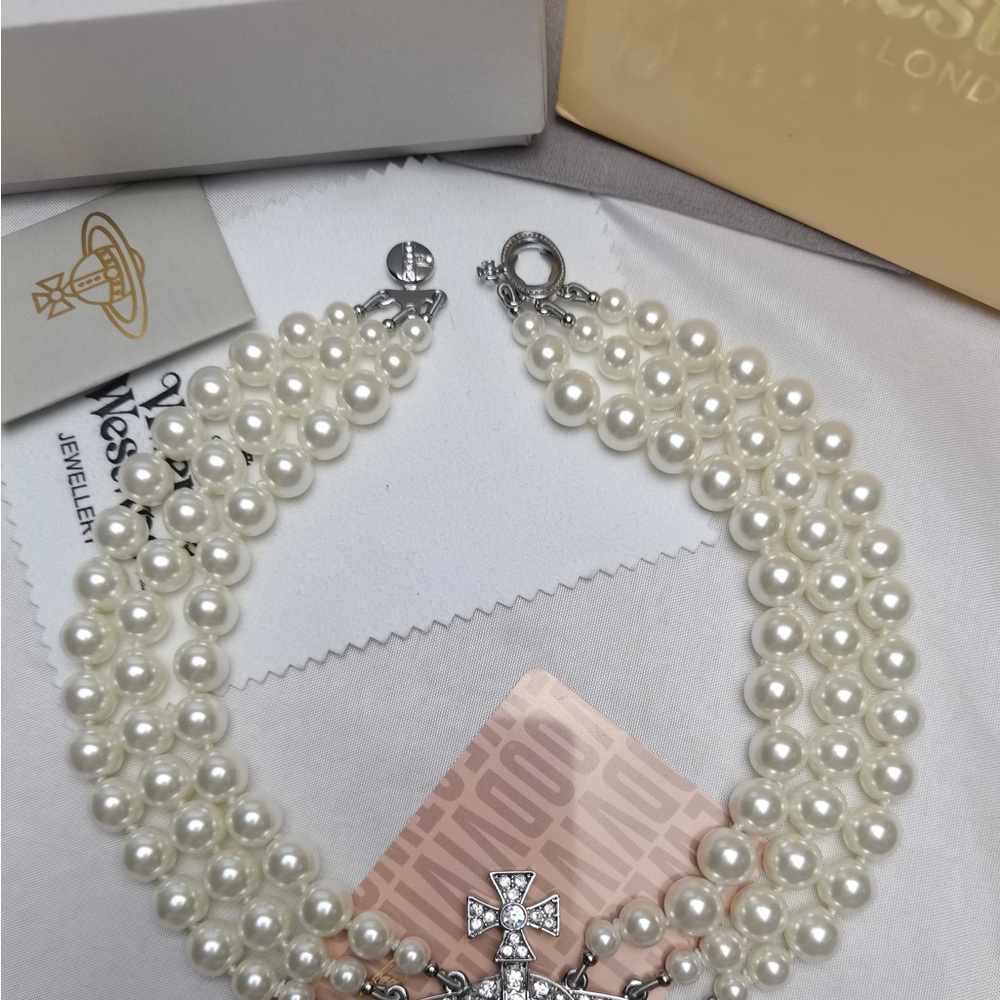 NWT Vivienne Westwood Three Row Pearl Bas Relief Choker in Silver - Picture 5 of 7
